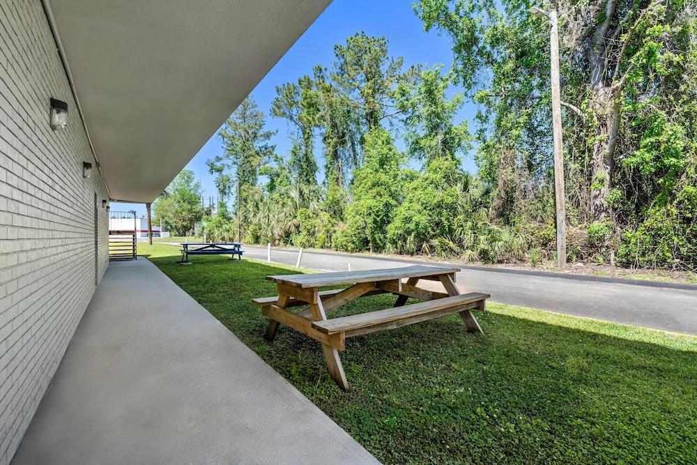 Econo Lodge Jennings photo 33
