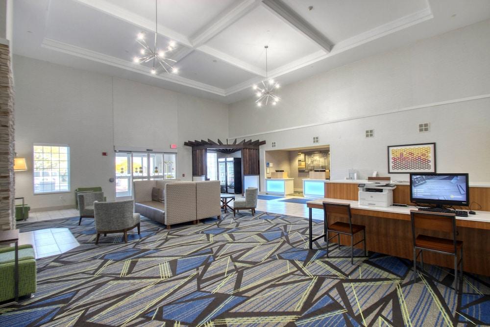 Holiday Inn Express Hotel & Suites Oshkosh by IHG photo 61