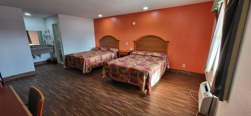 American Inn Cleburne photo 13