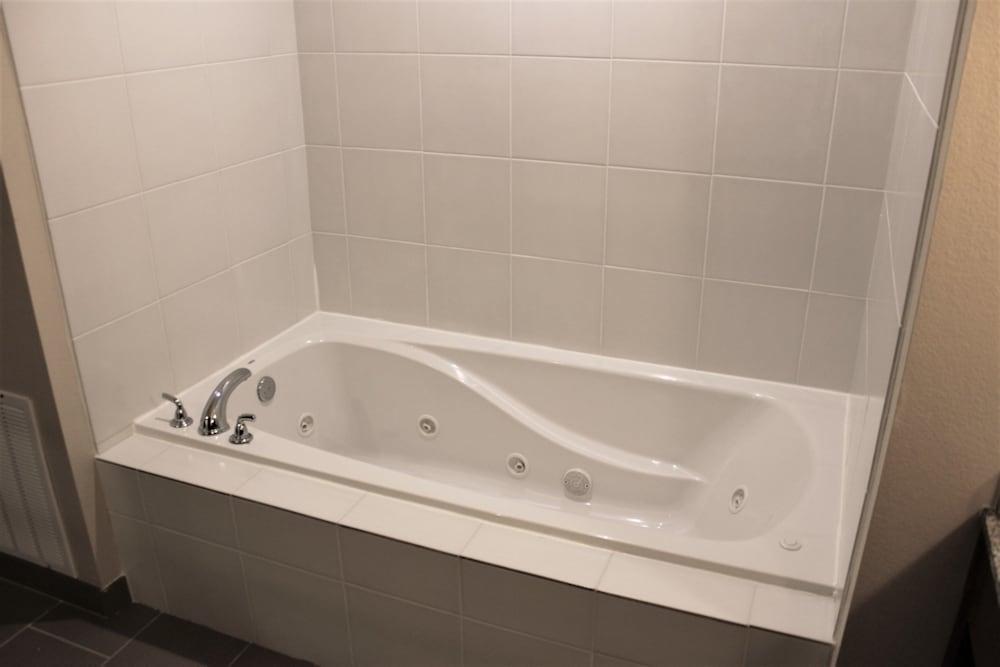Comfort Suites Dodge City photo 28
