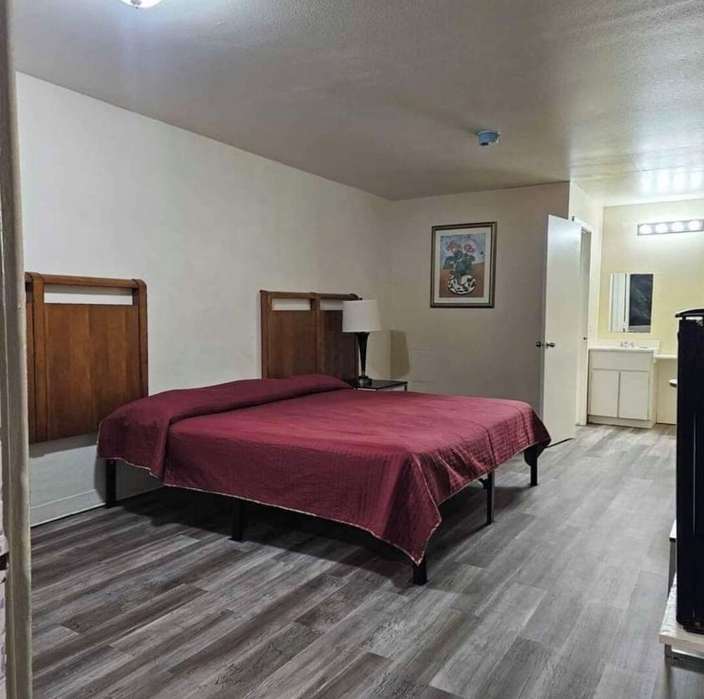 Pharr Executive Inn photo 5