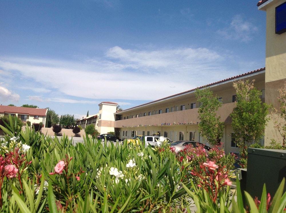 America Inn & Suites photo 23