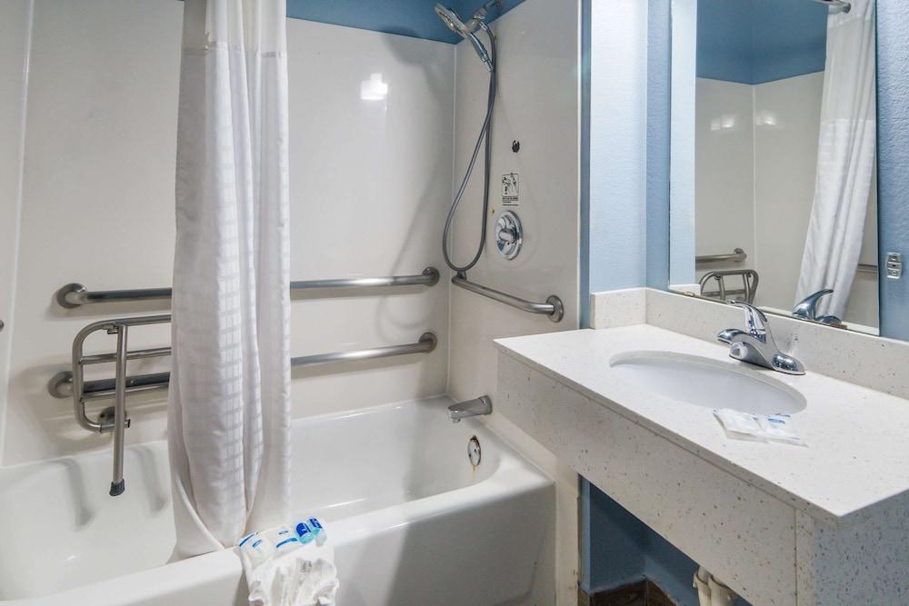 Rodeway Inn Carrollton I-35E photo 15