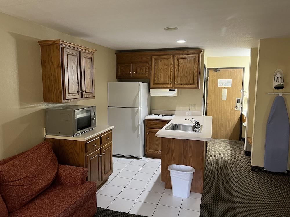 Express Inn & Suites photo 50