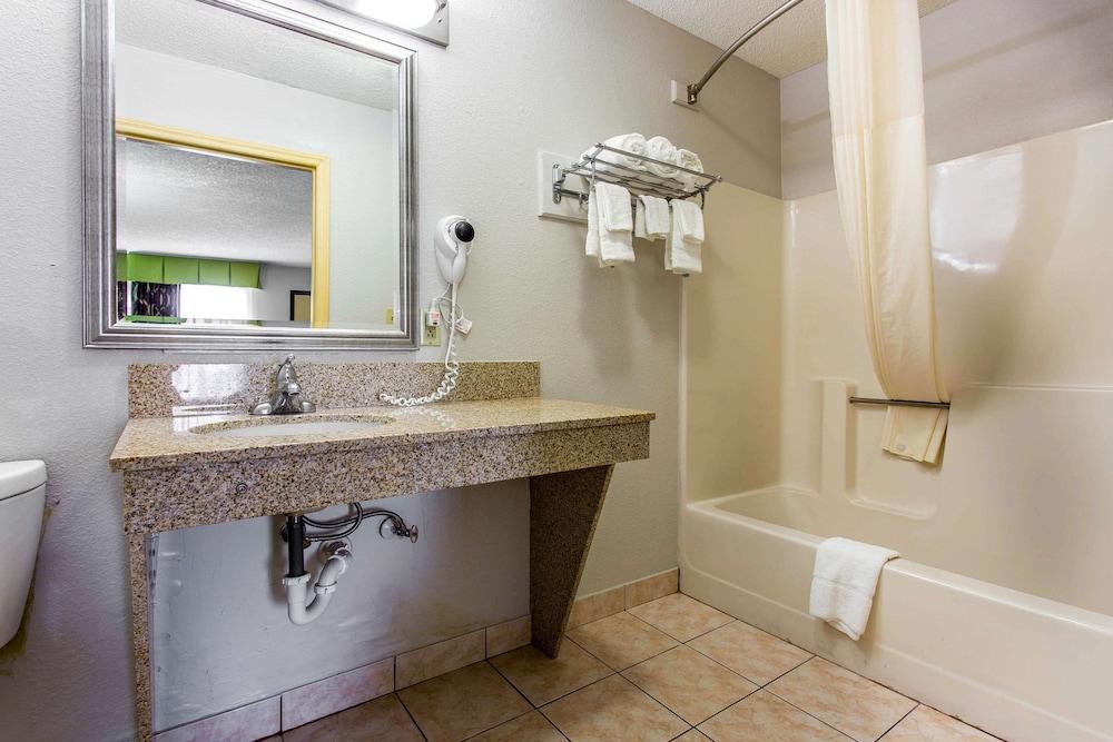 Quality Inn Albemarle photo 17