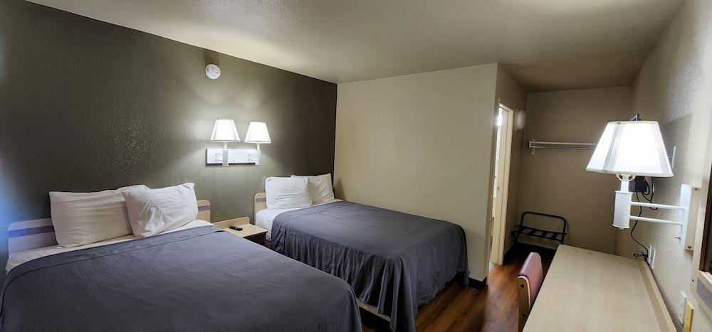AMERICAN INN photo 3