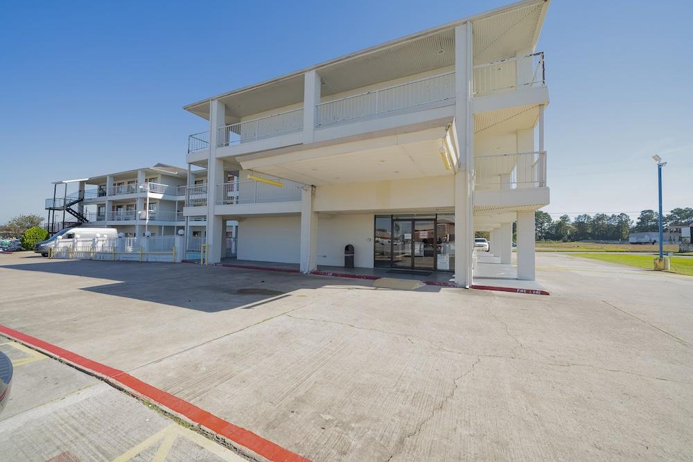 Americas Best Value Inn & Suites Humble photo 1