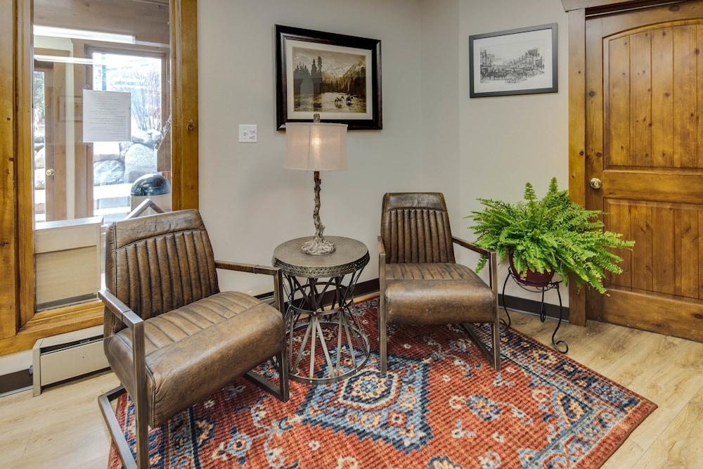 Pine Ridge Condominiums photo 7