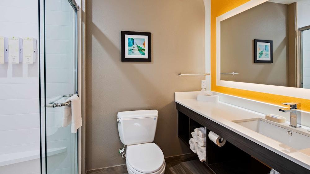 Holiday Inn Express And Suites Pasadena Houston Southeast by IHG photo 12