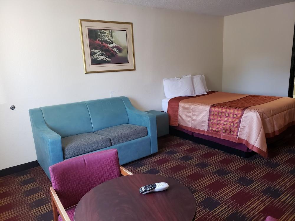 Americas Best Value Inn & Suites Harrisonville photo 60
