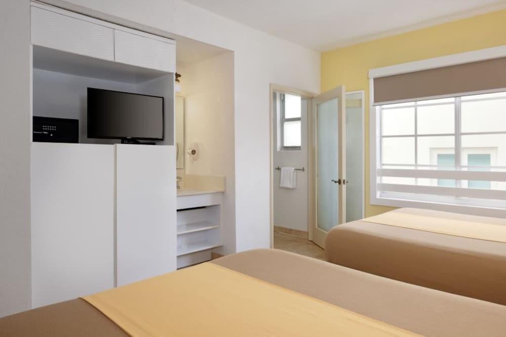 Ocean Five Hotel photo 8