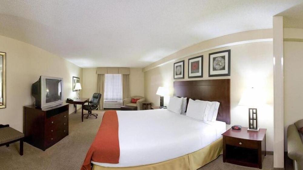 Holiday Inn Express & Suites Dickson by IHG photo 23