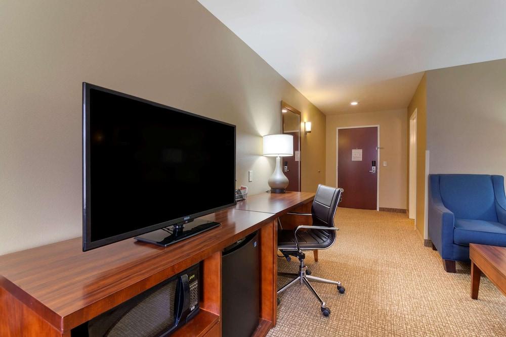 Comfort Inn & Suites Mandan - Bismarck photo 14