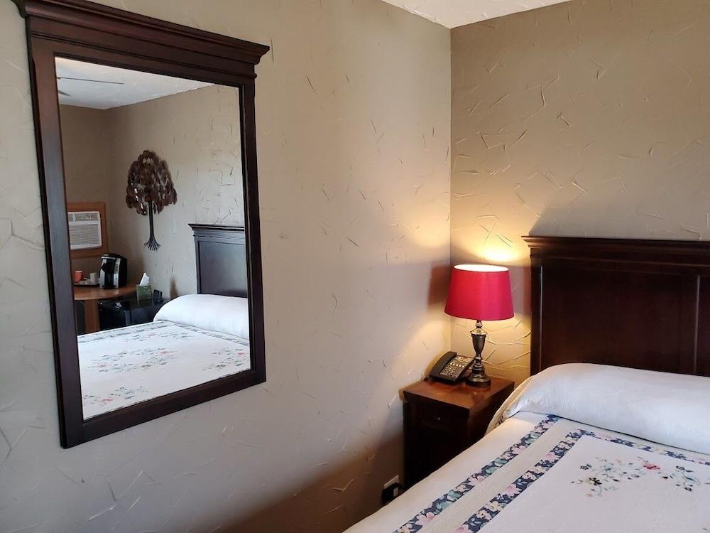 Three Forks Lewis & Clark Motel photo 3