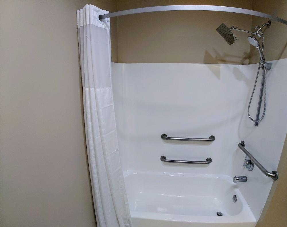 Baymont by Wyndham Adairsville photo 16