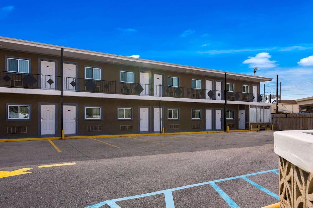 Econo Lodge Gretna - New Orleans photo 24