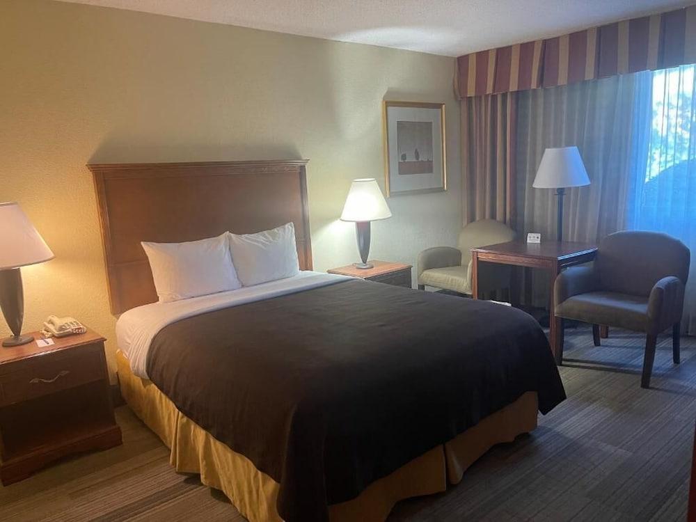 Budgetel Inn & Suites Atlanta photo 9