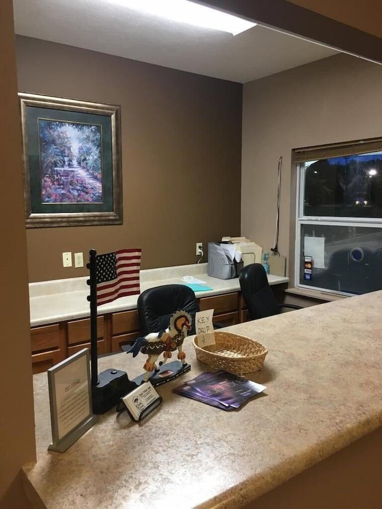 Oak Tree Inn photo 10