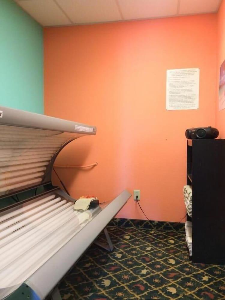 White Oak Inn & Suites photo 8