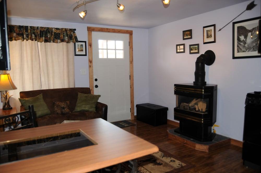 Yellowstone Motel - Adults Only photo 26