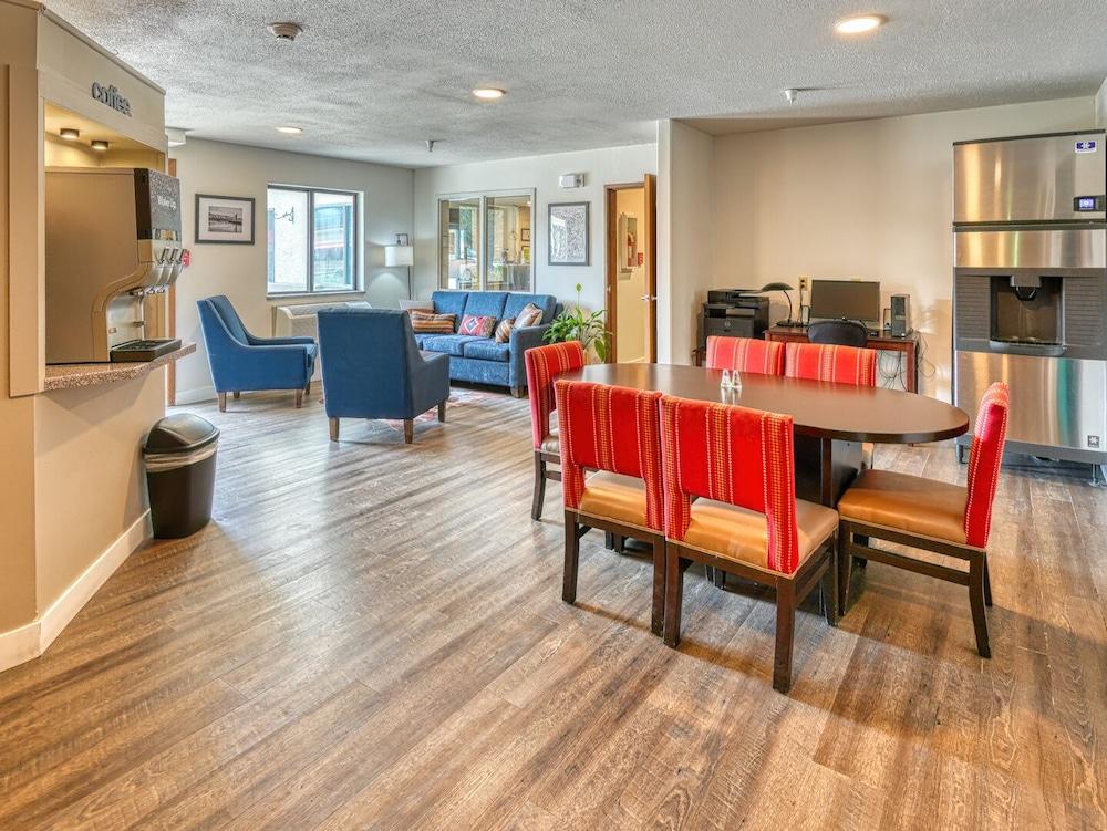 Yellowstone River Inn & Suites photo 13