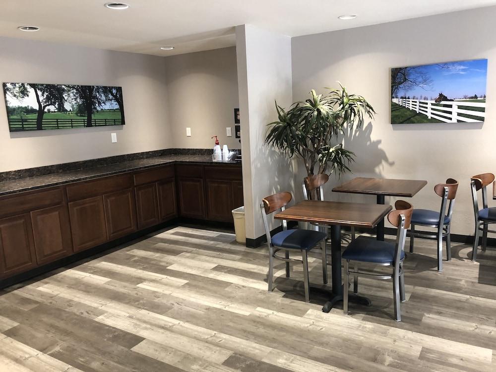 DuPont Suites photo 17