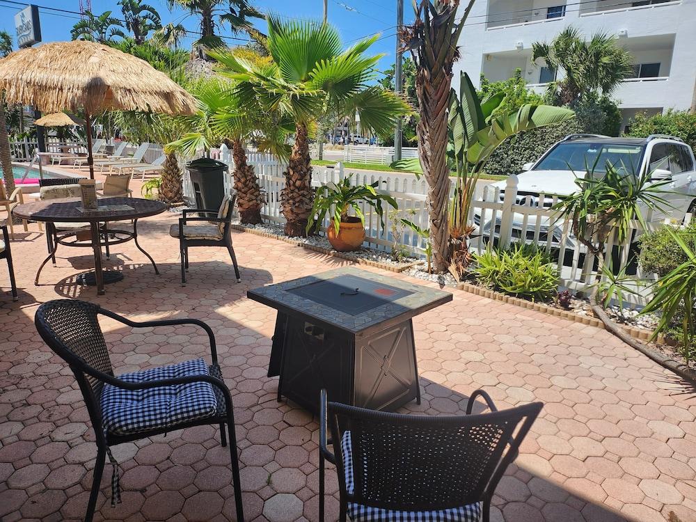 Silver Sands Motel photo 65