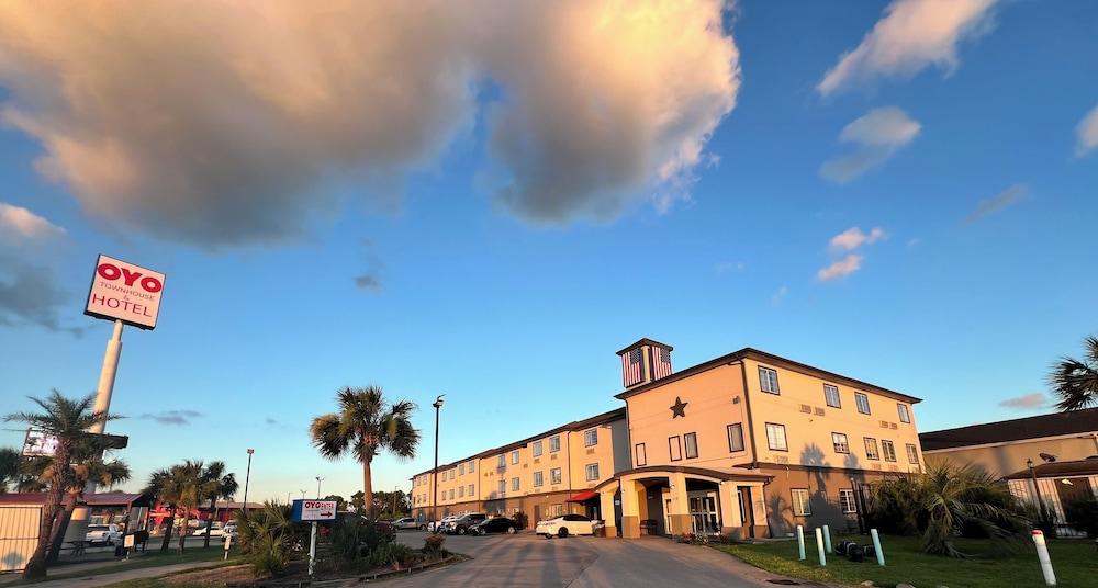 Oyo Townhouse Sulphur,LA Extended Stay I-10 photo 21