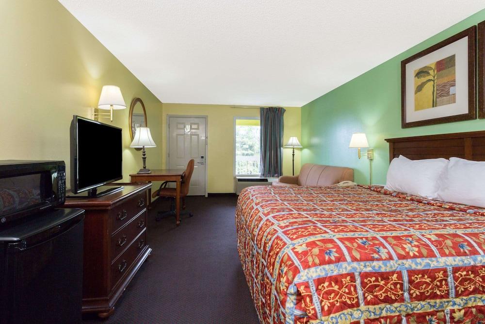Days Inn by Wyndham Lamont/Monticello photo 11
