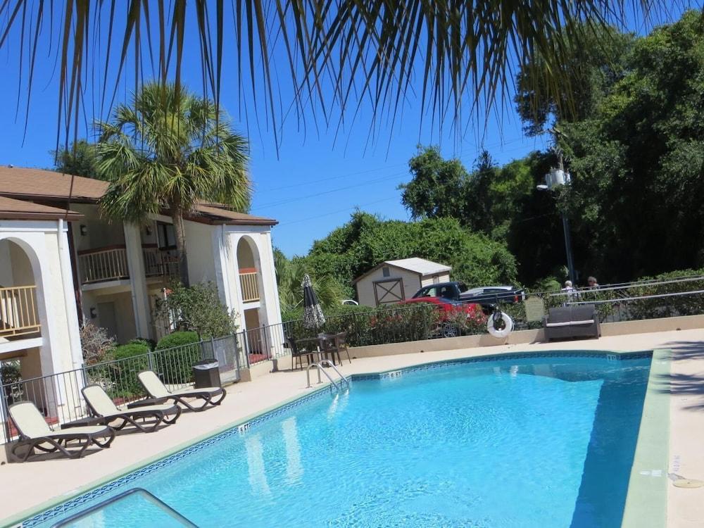 The Central Motel photo 33