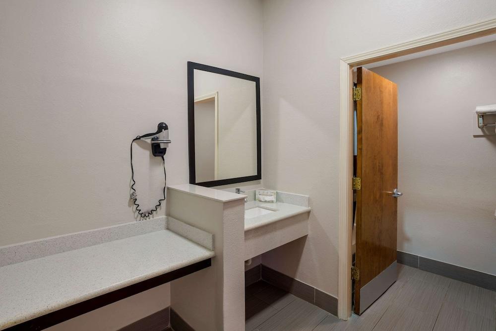 Rodeway Inn Brandon - Jackson East photo 9