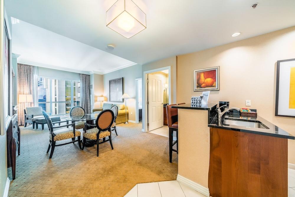 Jet Luxury Resorts @ The Signature Condo Hotel photo 3