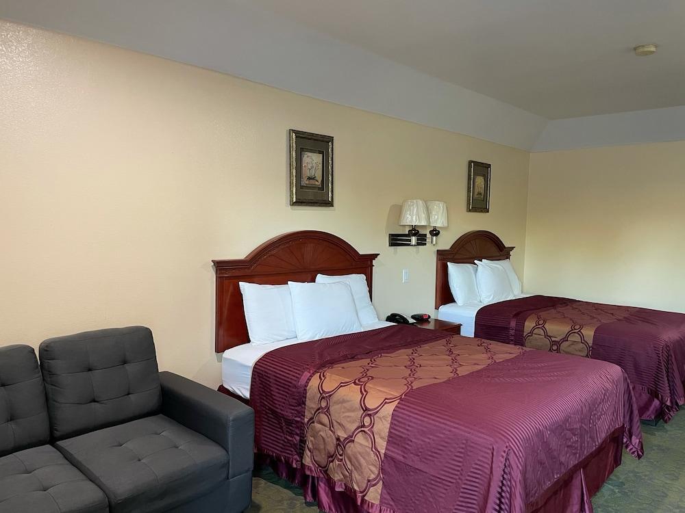 Executive Inn And Suites photo 11