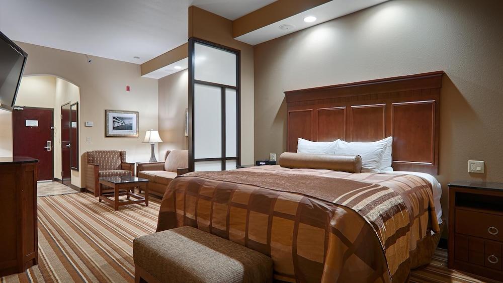 Best Western Plus KC Speedway Inn & Suites photo 5