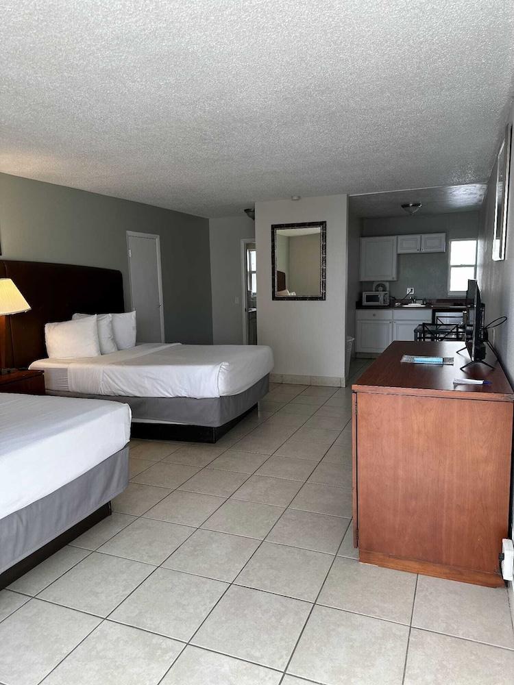 Clearwater Suites photo 28