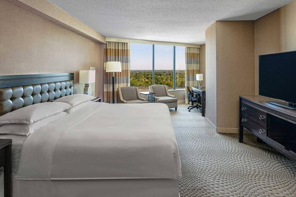 Sheraton Greensboro at Four Seasons photo 9