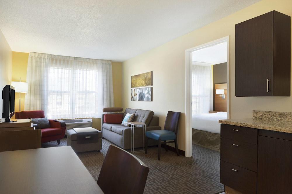 TownePlace Suites Chicago Naperville photo 6