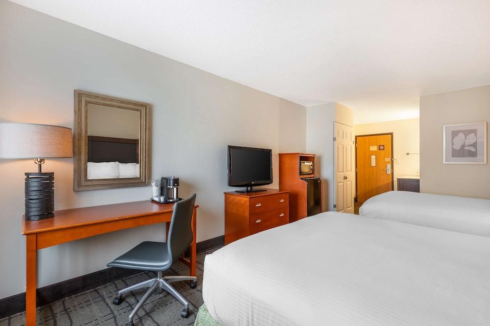Best Western Plus University Park Inn & Suites photo 76