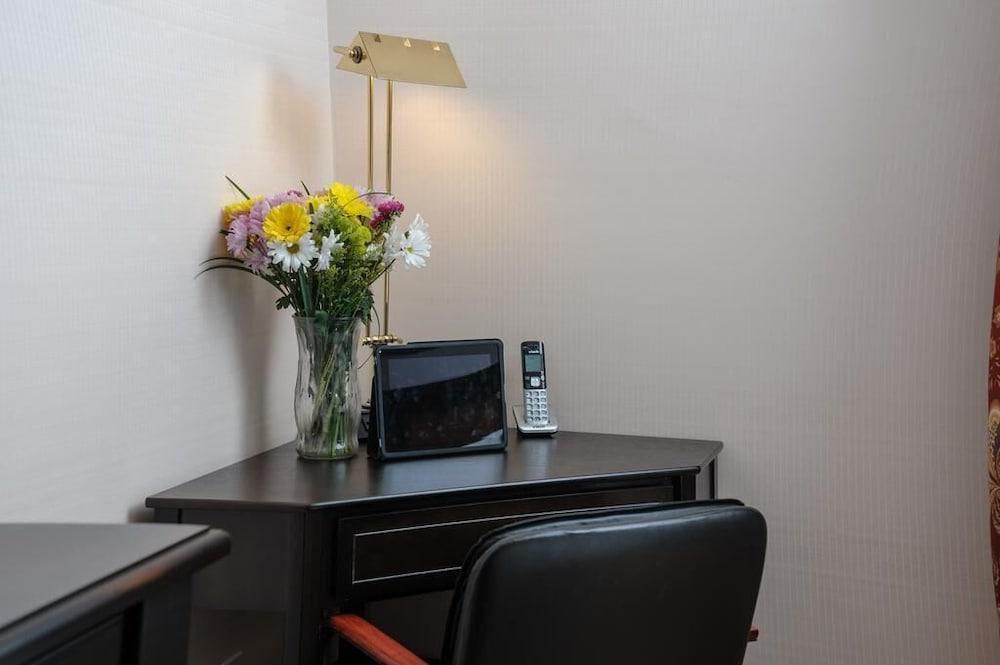 Guesthouse at Norwalk Inn photo 10
