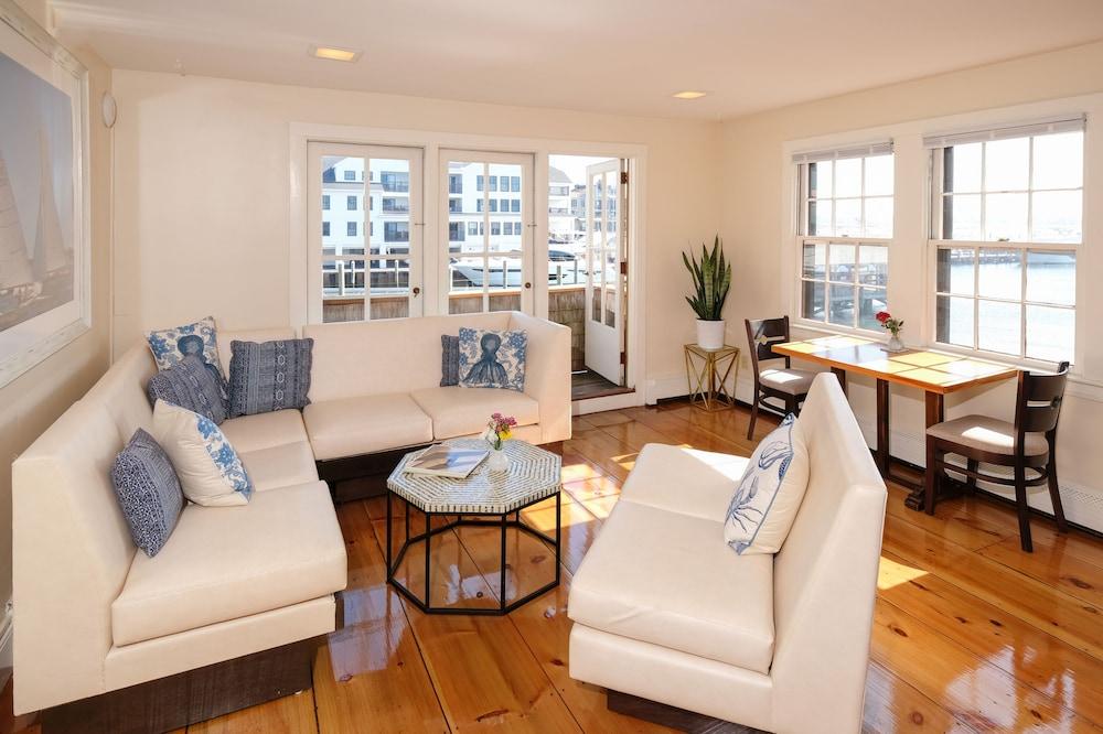 Harborside Inn photo 2