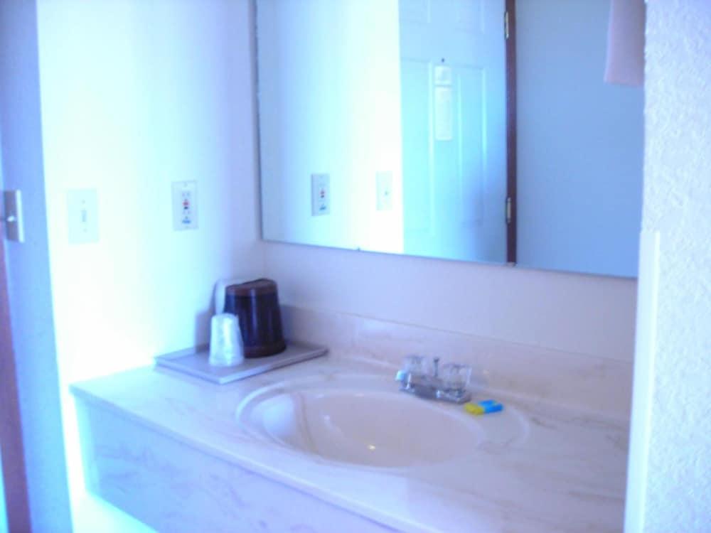 Model Towne Inn photo 3
