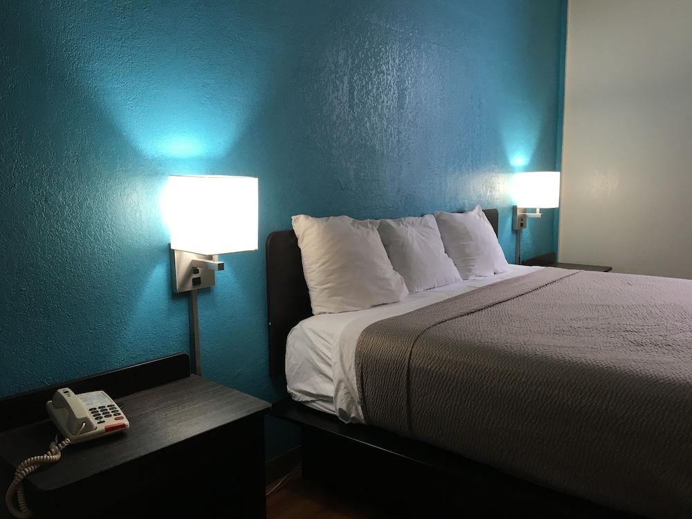 FairBridge Inn Express Melrose Park photo 12