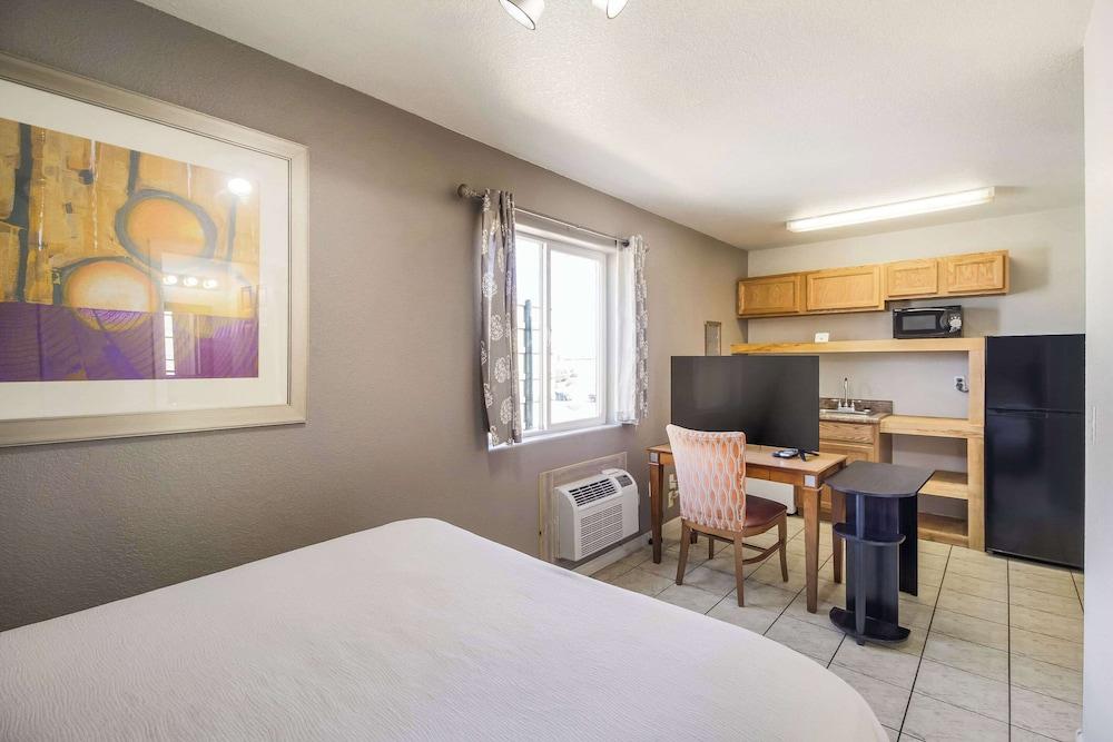 Rodeway Inn Casper photo 11