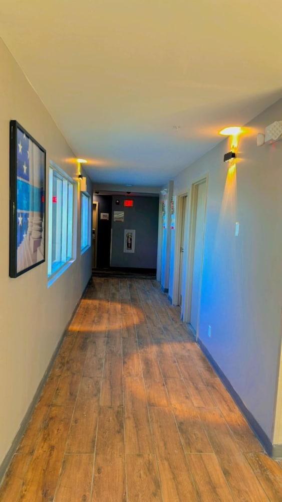 The Inn & Suites Omaha near ZOO photo 2