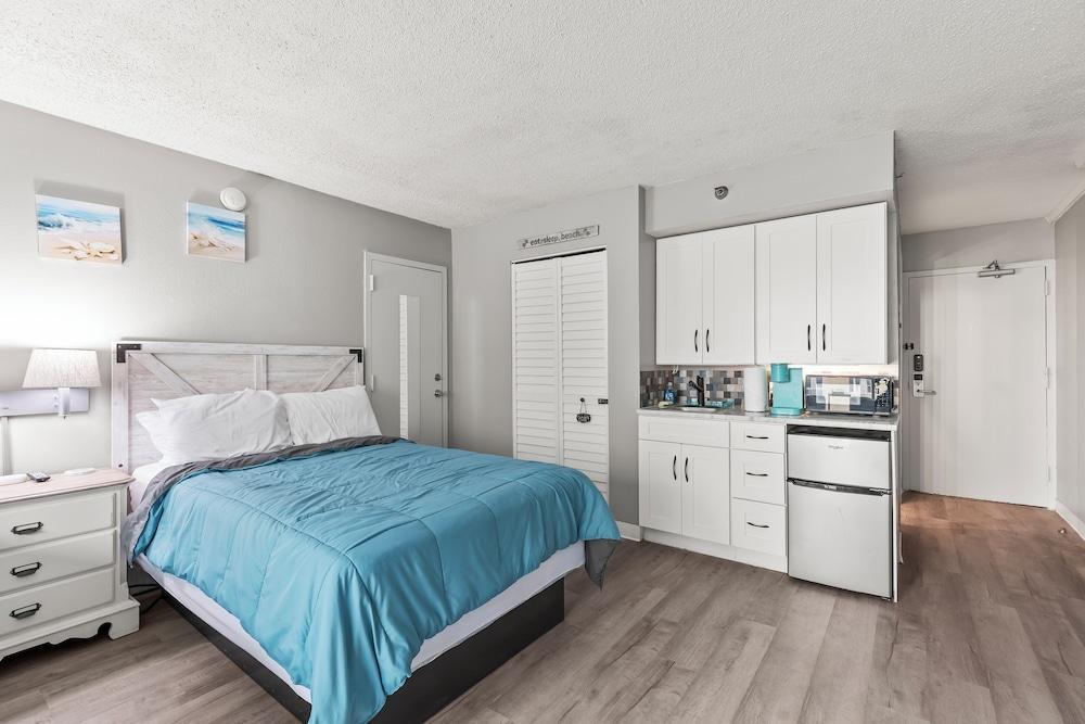 Oceanside Inn Studios by Brightwild photo 68