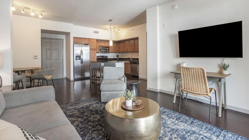 Landing Fort Lauderdale photo 3