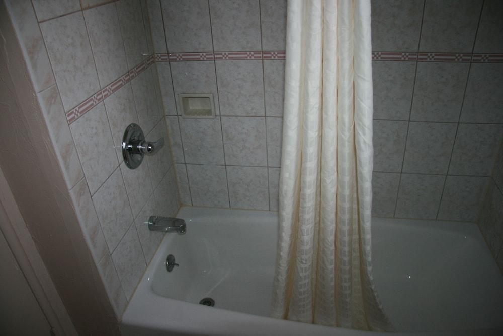 Civic Center Lodge photo 30