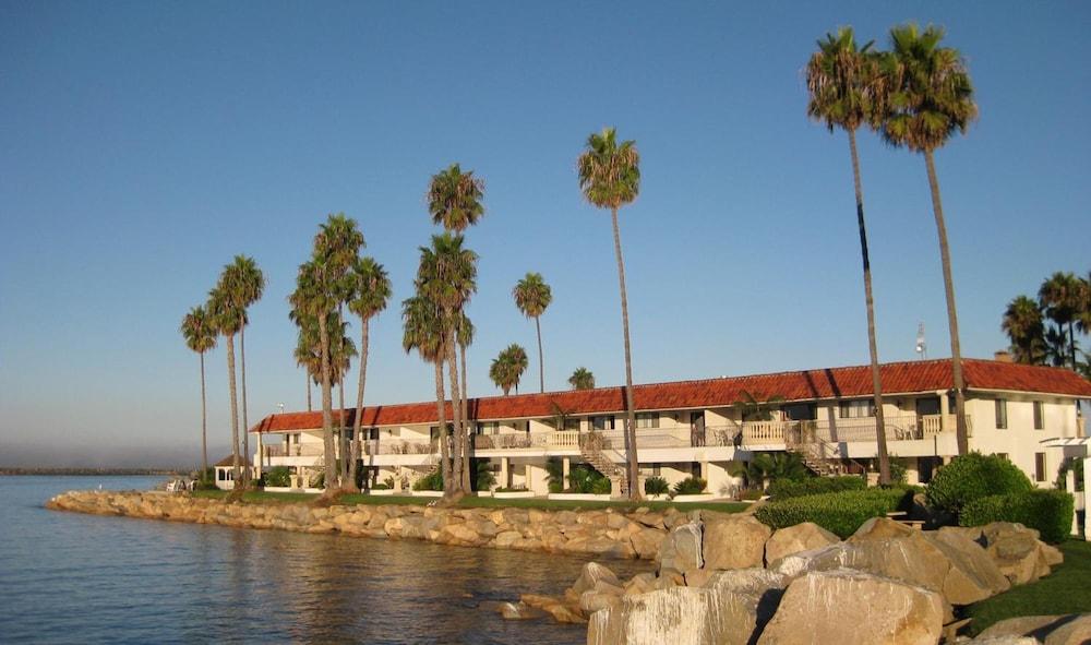 Oceanside Marina Suites photo 34
