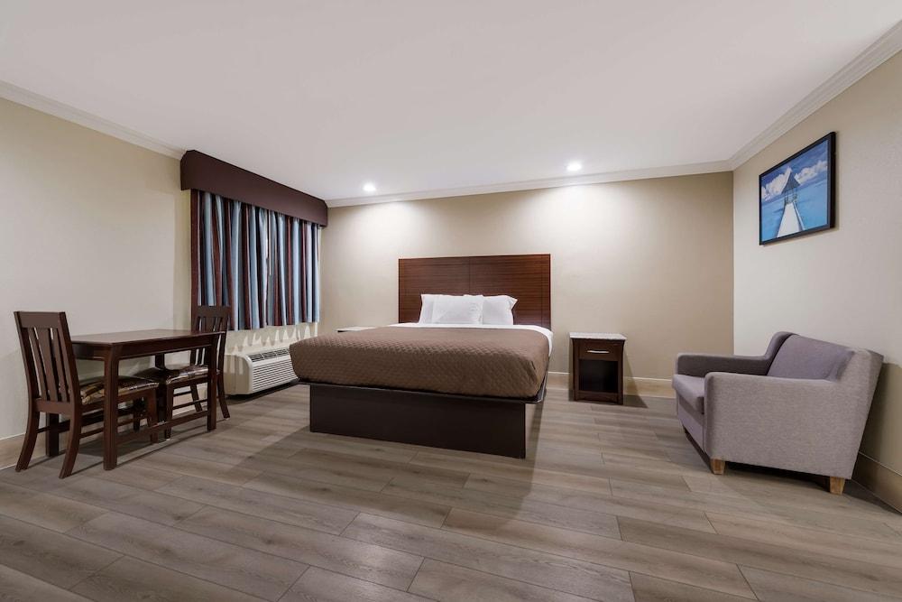 Americas Best Value Inn Houston Heights at I-45 photo 22