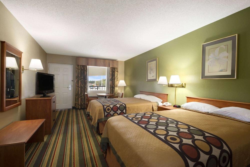 Super 8 by Wyndham Meridian photo 10